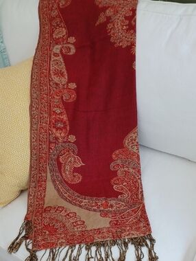 NWOT. Pashmina Red and Gold Paisley Patterned Fringed Scarf